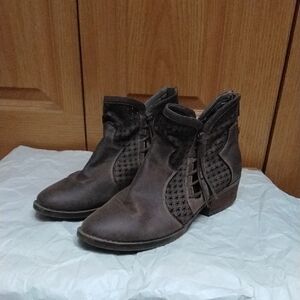 Very G Brown Ankle Boots